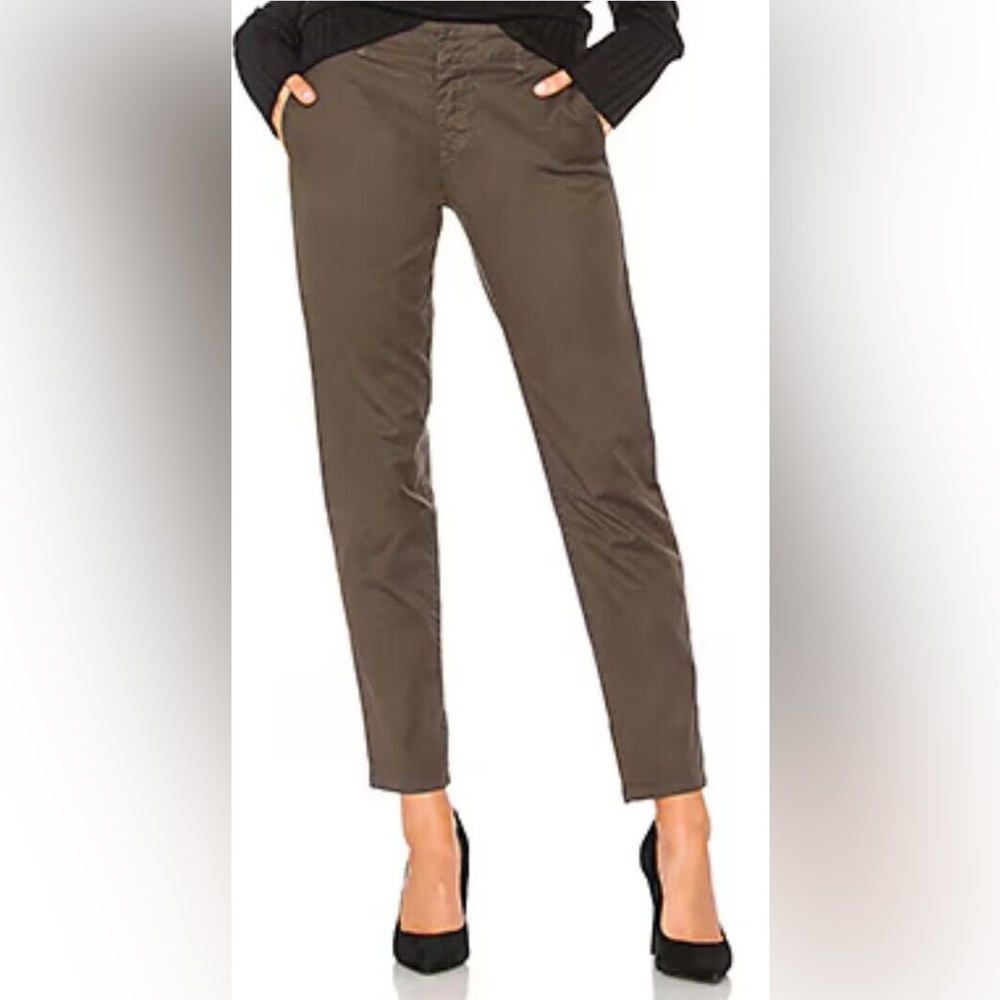 VINCE CLASSIC CHINO PANT in Army Green